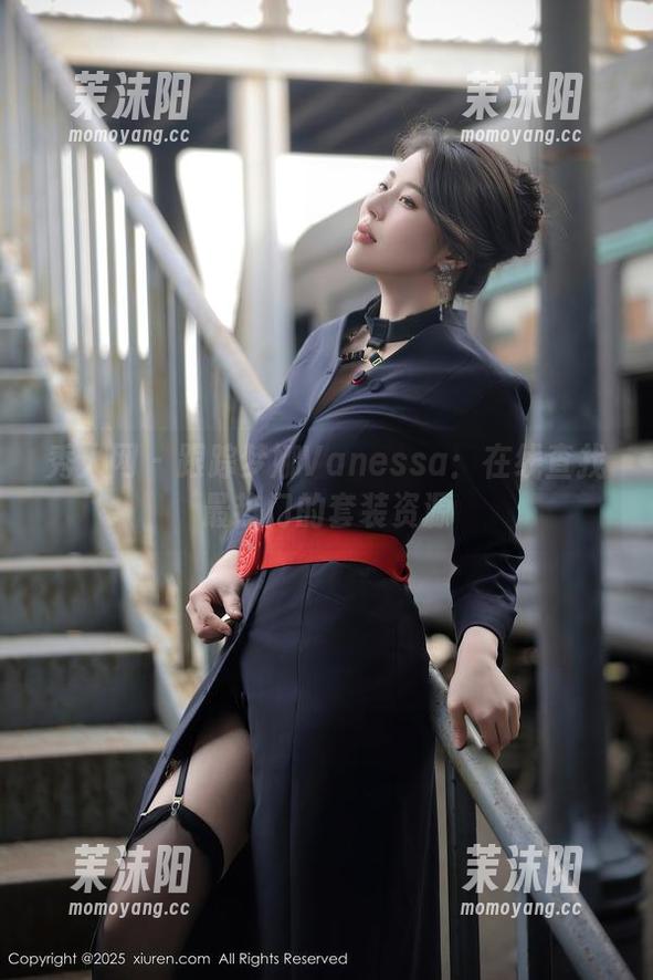 秀人网 - 跟踪梦娜Vanessa：在线查找最热门的套装资源