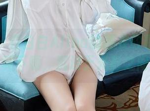 秀人网 – 在白白Alina的睡衣故事中：写真下载，沉浸于光影之间