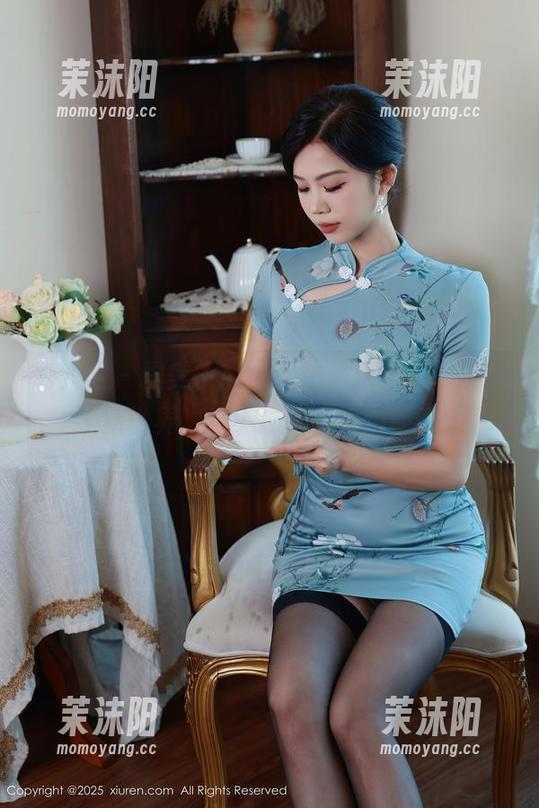 秀人网 - 糯美子nini网袜最新合集，发现了新世界，连小猫都在旁边偷看！