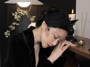 秀人网 – 在美七的作品里，海边的每一粒沙子都在安静地尖叫！