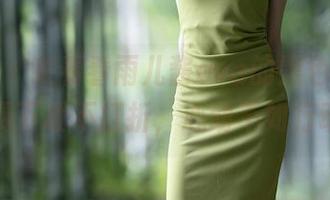 秀人网 – 来看看雨儿酱eve的黑色气场，免费下载不打折，心动不如行动！