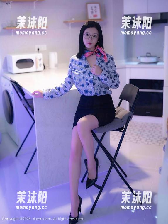 秀人网 - 黎苏苏与牛仔裤：下载这个充满阳光的写真吧！