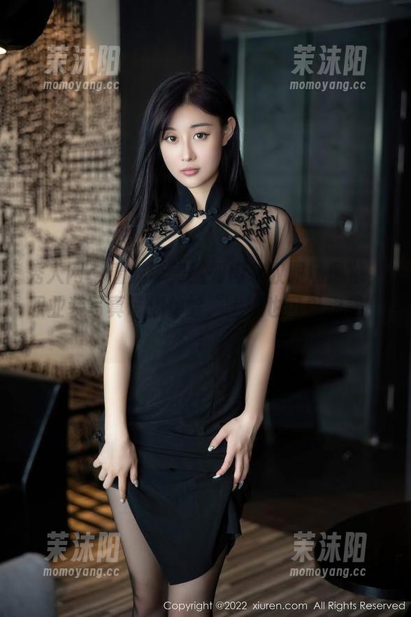 秀人网 - 看龙泽美曦如何驾驭职场风范，职业装写真带你体验“上班也可以很美”！