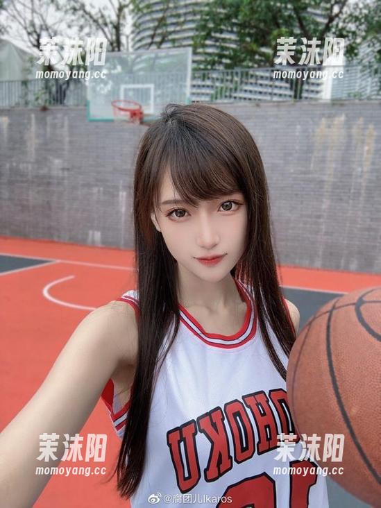 腐团儿Ikaros的礼服，高清壁纸也有柔软的触感，奇妙！