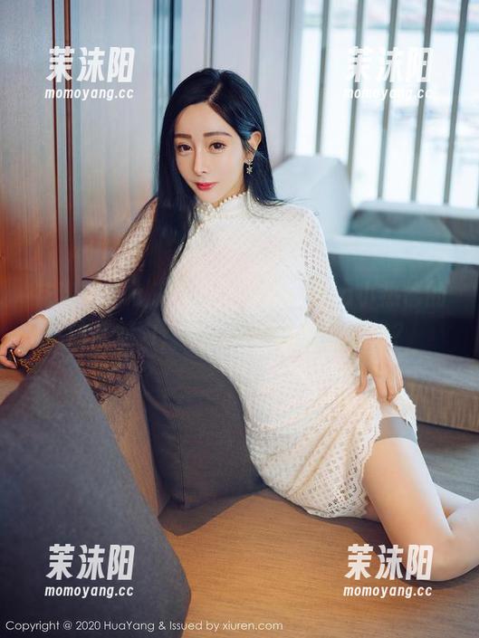 花漾show - 在线感受Angela小热巴的丝袜魅力，谁能拒绝这样的诱惑？