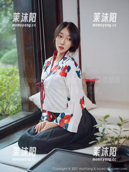 花漾show - 黑色调的秘密，黄乐然的高清美图让我忍不住多看几眼。