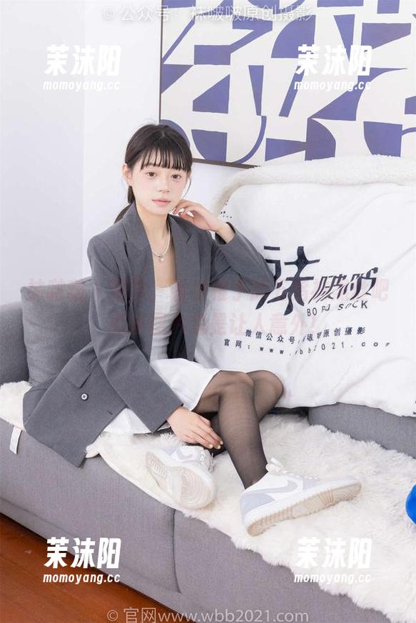 袜啵啵 - 哎呀，看看稚予的五指袜黑丝吧，高清图片总是让人意外！