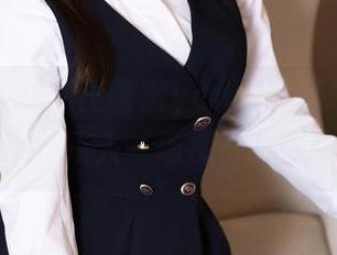 语画界 – 跟随王馨瑶yanni的黑丝美腿分享，跌入一场视觉的悸动