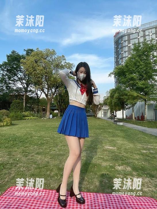 微密圈 - 软妹小九九泳装图集：一边游泳一边想你会不会喜欢这种风格？