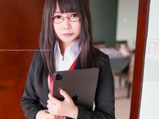铭铭kizami最新写真集带你探索：穿上礼服，连懒散也变得高级！