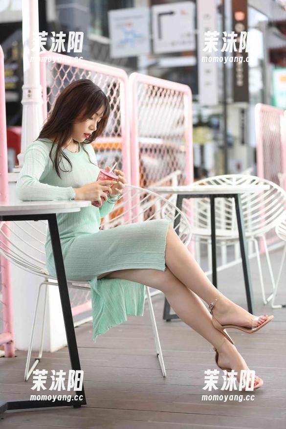 魔镜街拍 - 写真无极限：婷婷创造的寒风肉丝圣诞美感
