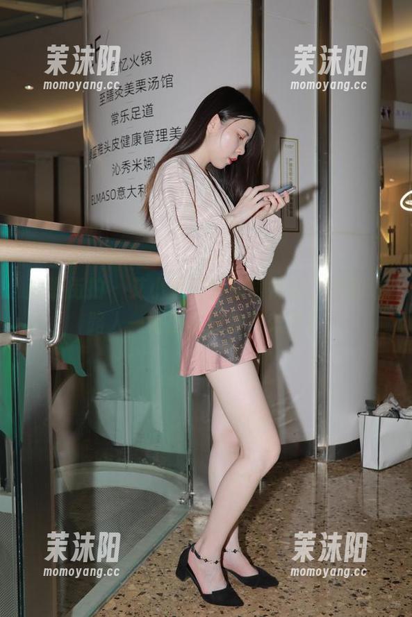 魔镜街拍 - 艾小青最新旗袍街拍，美到让路人一直回头的神奇效果！