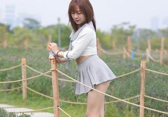 [[辉辉模拍]深夜买醉，肉丝美腿等你——魔镜街拍精选合集，下载也不费力！